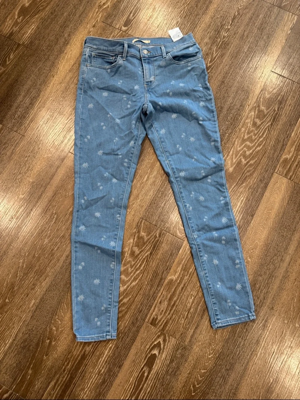Levi's 710 Light Blue Skinny Jeans with Subtle Palm Print - Picture 5 of 6